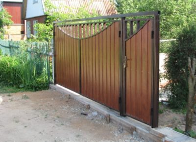 Ворота и калитка из профнастила